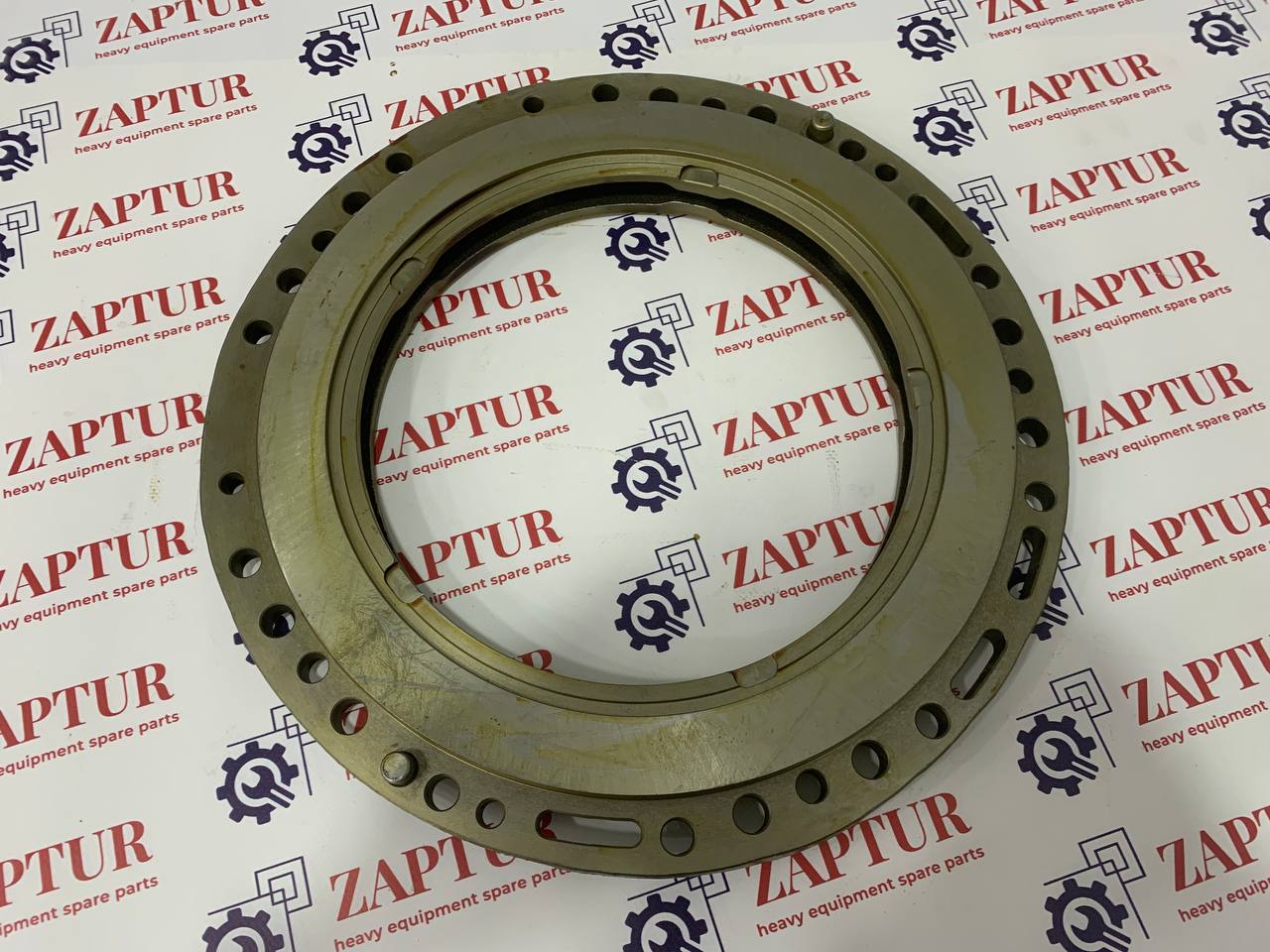 This transmission plate is compatible for Caterpillar machinery