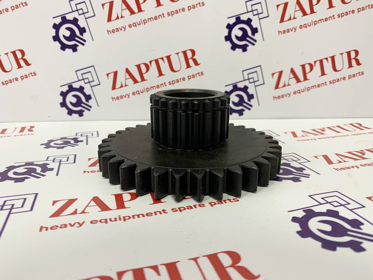 This axle idler gear is suitable for Case and New holland Tractors