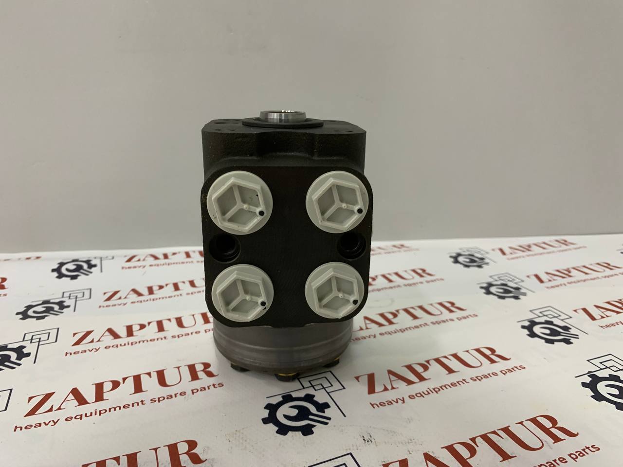 This hydraulic steering unit is suitable for Case and New Holland Machinery