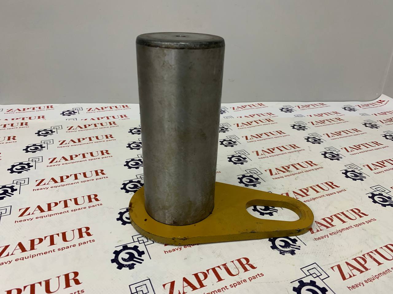 This pin is suitable with CNH® machinery.