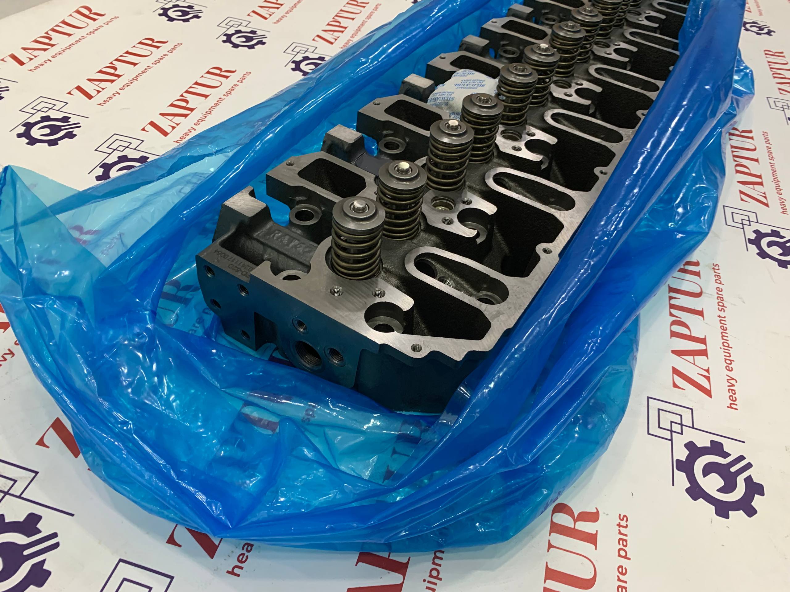 DEUTZ 04258234 CYLINDER HEAD
