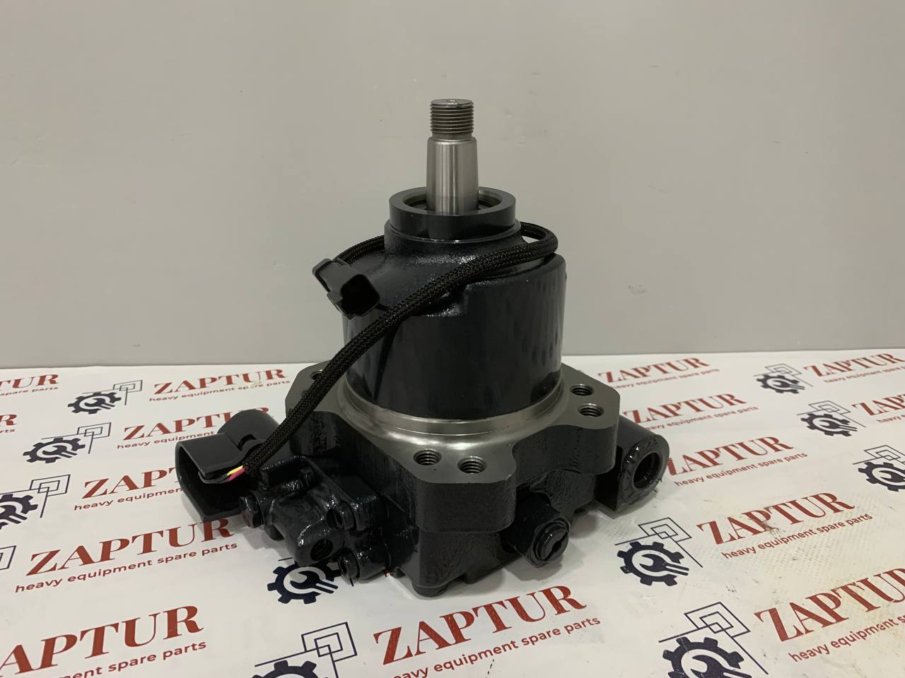 This hydraulic fan motor is suitable for Komatsu Machinery