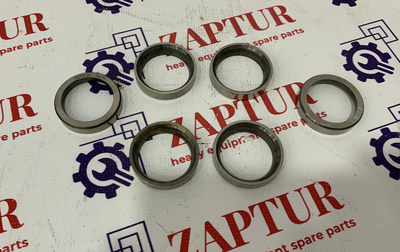 This valve seat insert is suitable for Liebherr machinery