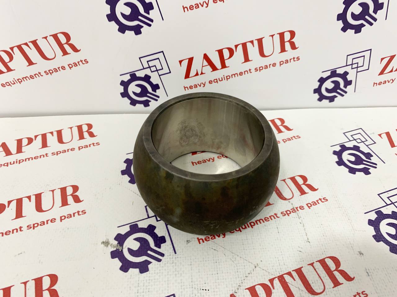 This bearing ring is suitable for Liebherr machinery.