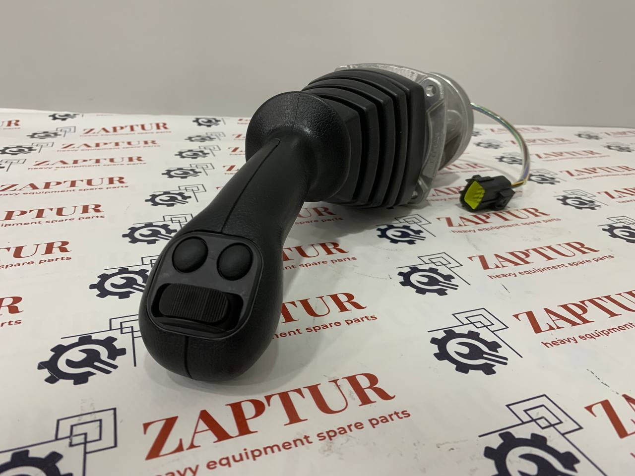 This remote control valve is suitable for Volvo® Machinery