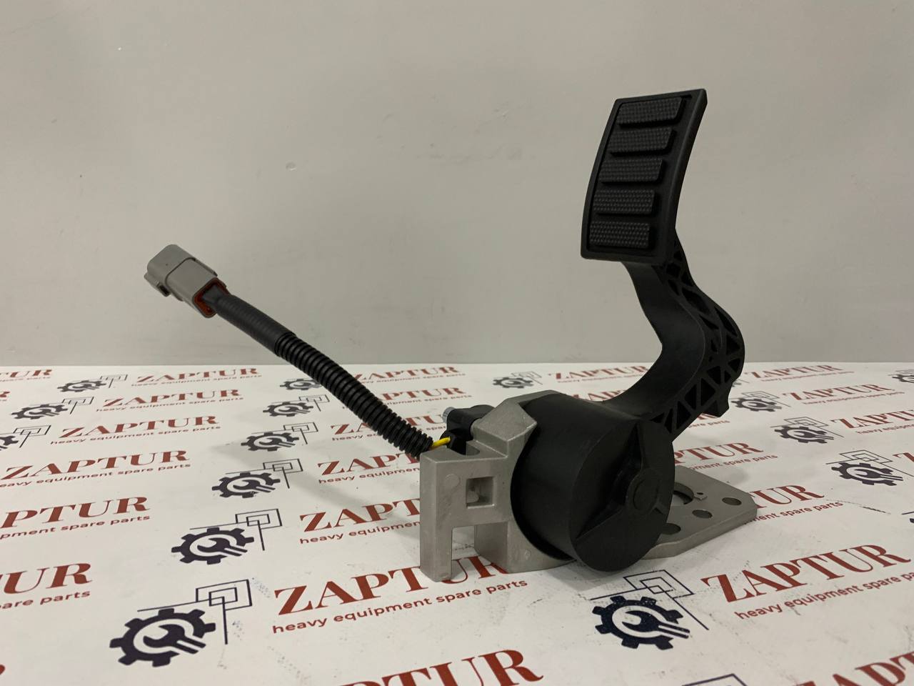 VOLVO 82627975 ACCELERATOR PEDAL