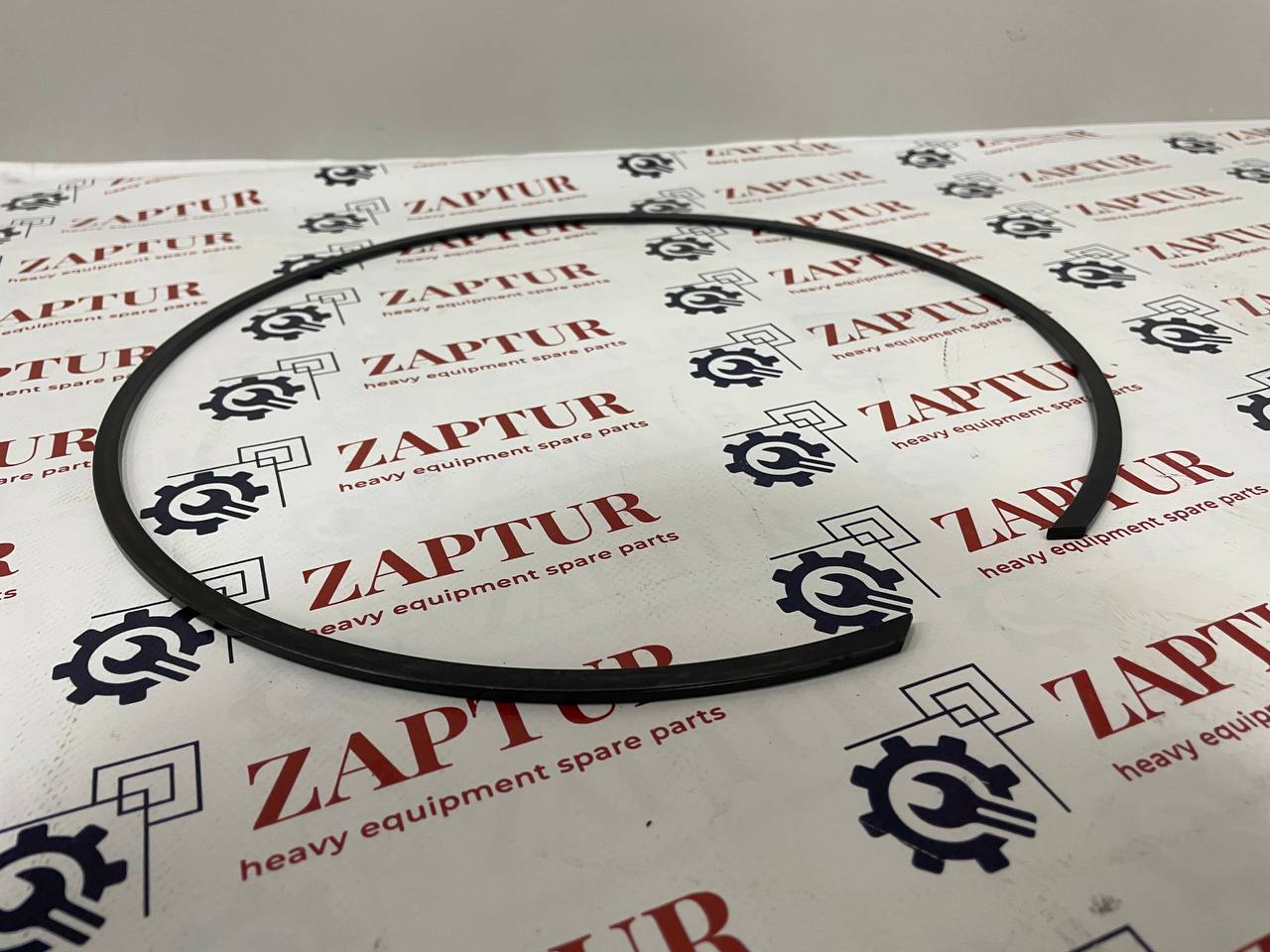 This retaining ring is suitable for Volvo machinery