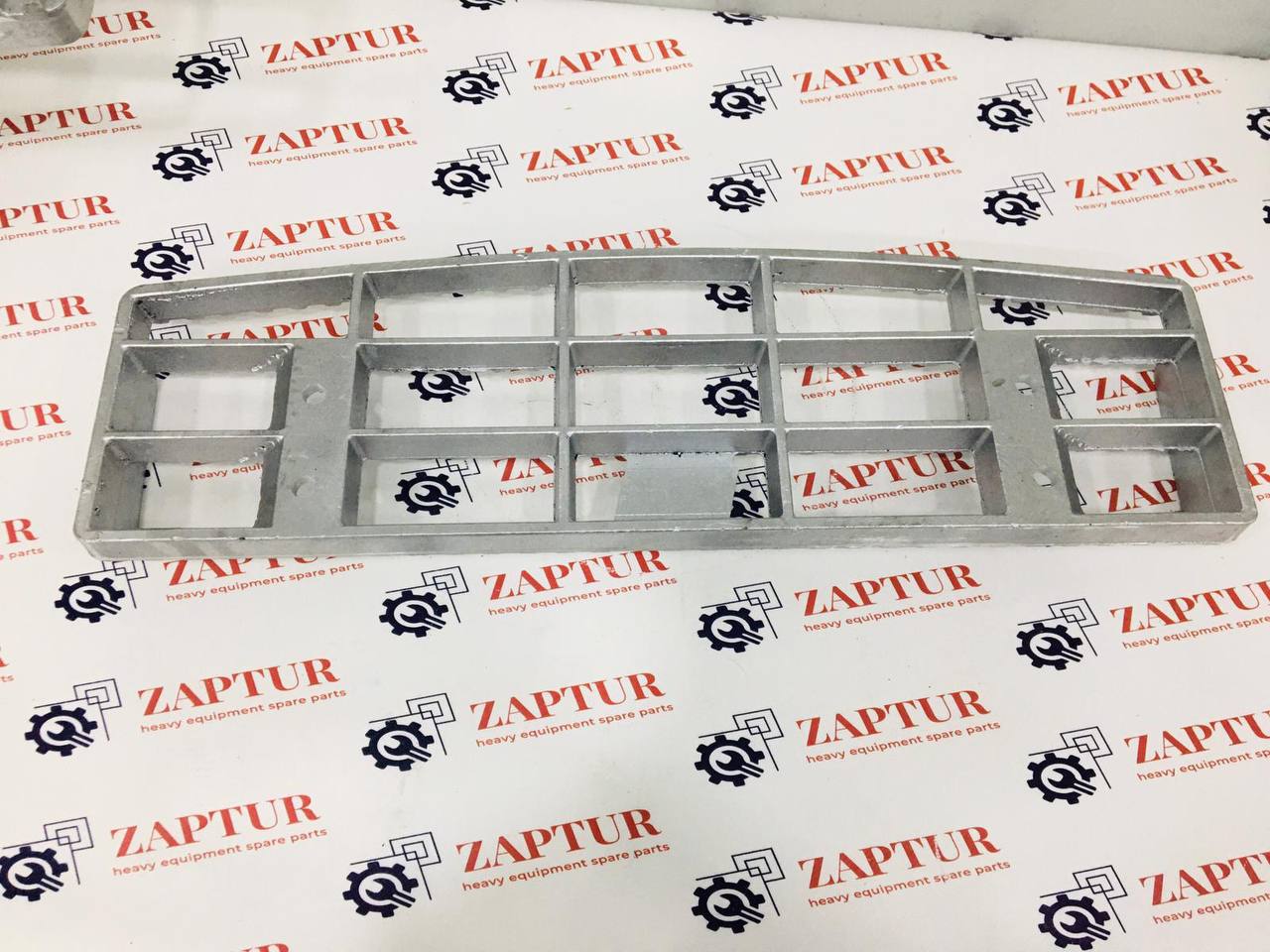 THIS ALUMINIUM STEP IS SUITABLE JCB MACHINERY