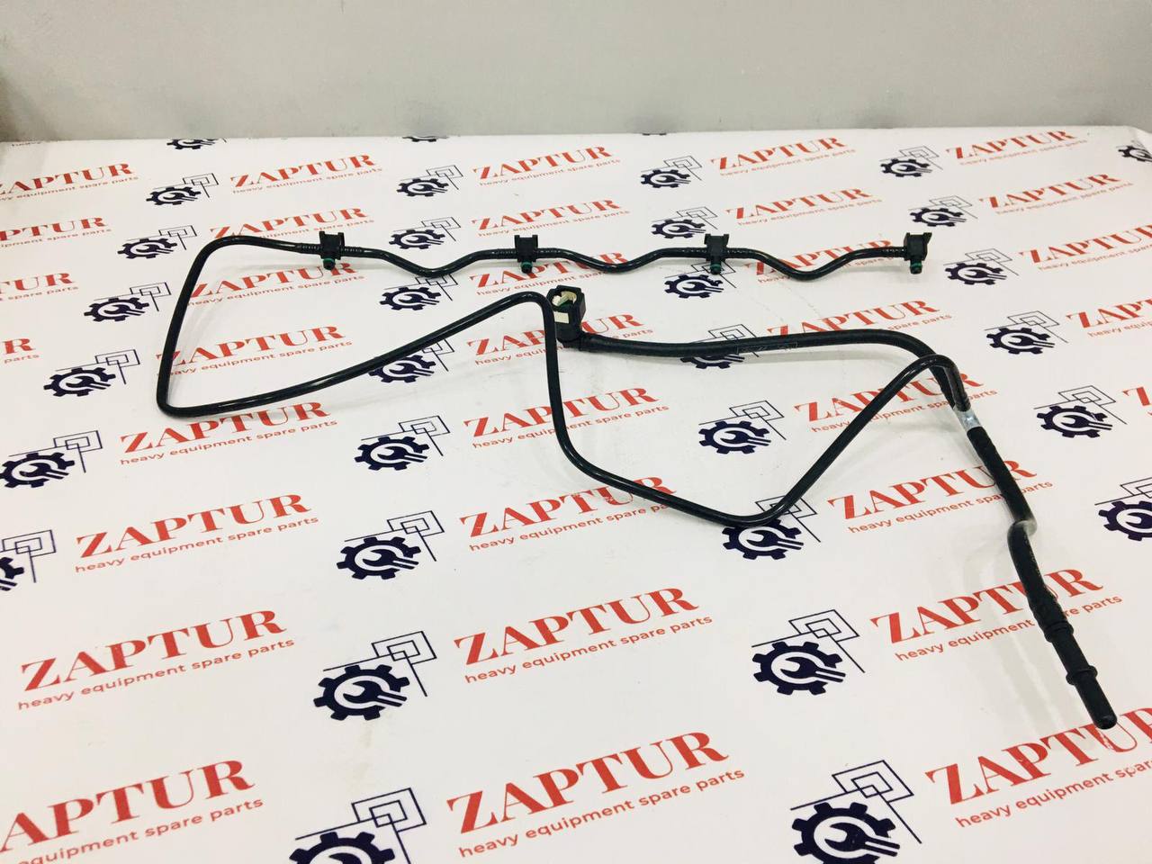 THIS FUEL INJECTOR RETURN PIPE IS SUITABLE JCB MACHINERY