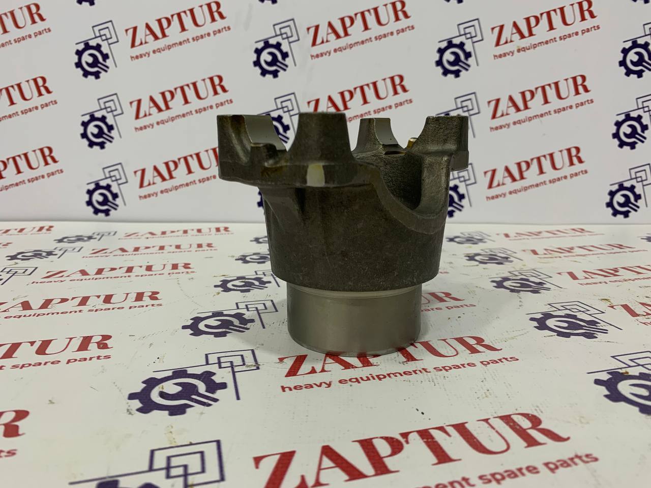 This flange is suitable for Carraro components.