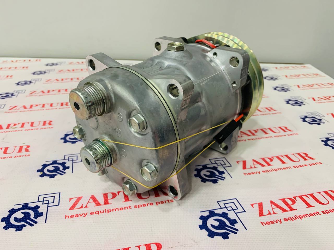 CASE AND NEW HOLLAND 85817170 AIR CONDITIONING COMPRESSOR