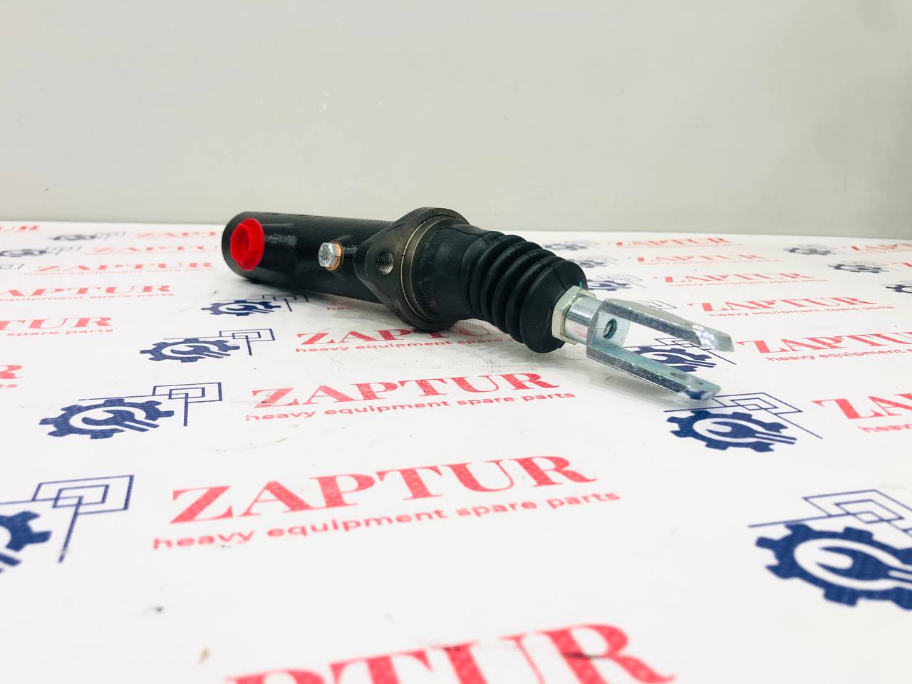 This brake master cylinder is suitable for use with Cnh machinery.