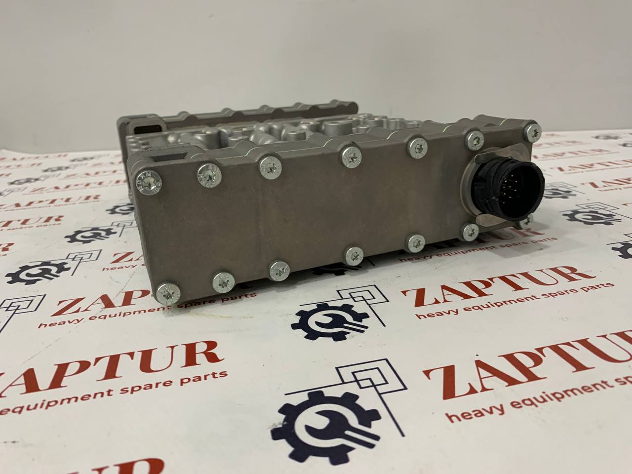 CASE AND NEW HOLLAND 87712671, 8603179 CONTROL VALVE [ZAPTUR]