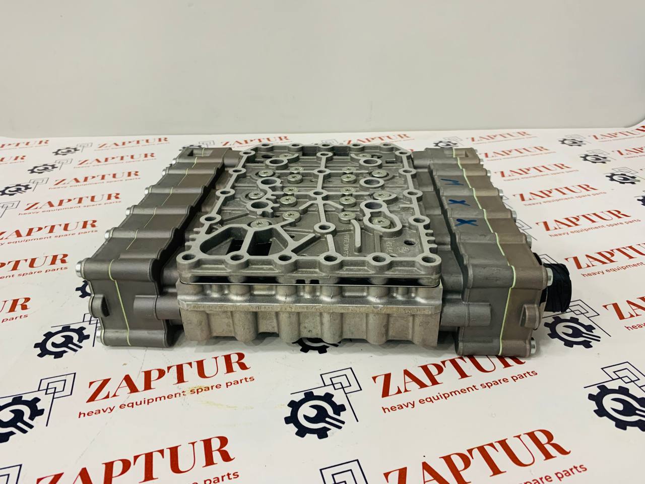 CASE AND NEW HOLLAND 87712671, 8603179 CONTROL VALVE [ZAPTUR]