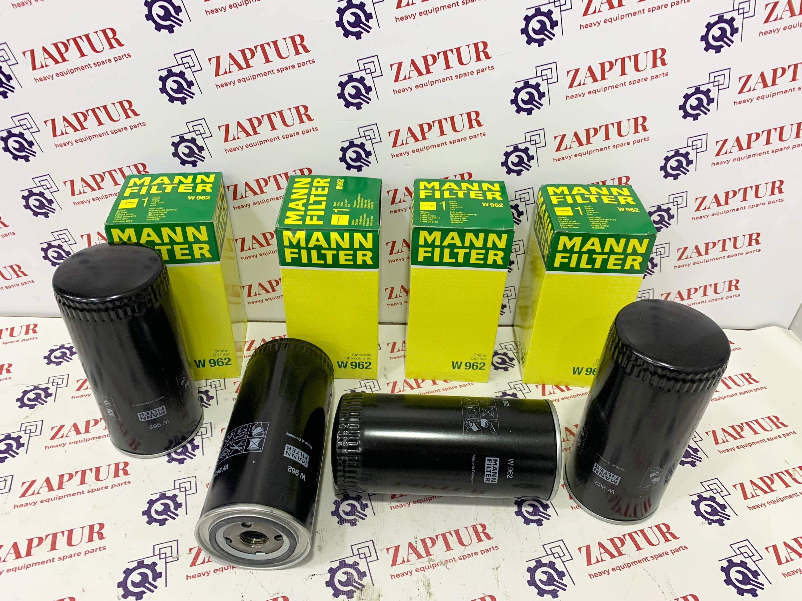 This oil filter is suitable for Caterpillar machinery