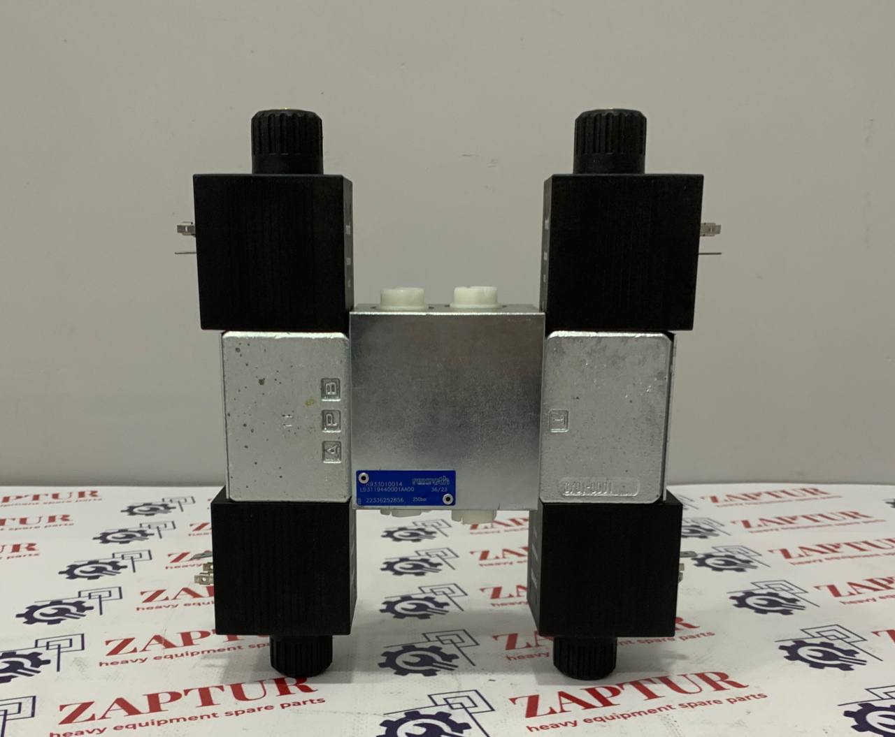 CNH 47556899 HYDRAULIC VALVE [ZAPTUR]