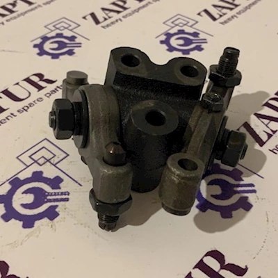 DEUTZ 03371867 ROCKER ARM BRIDGE