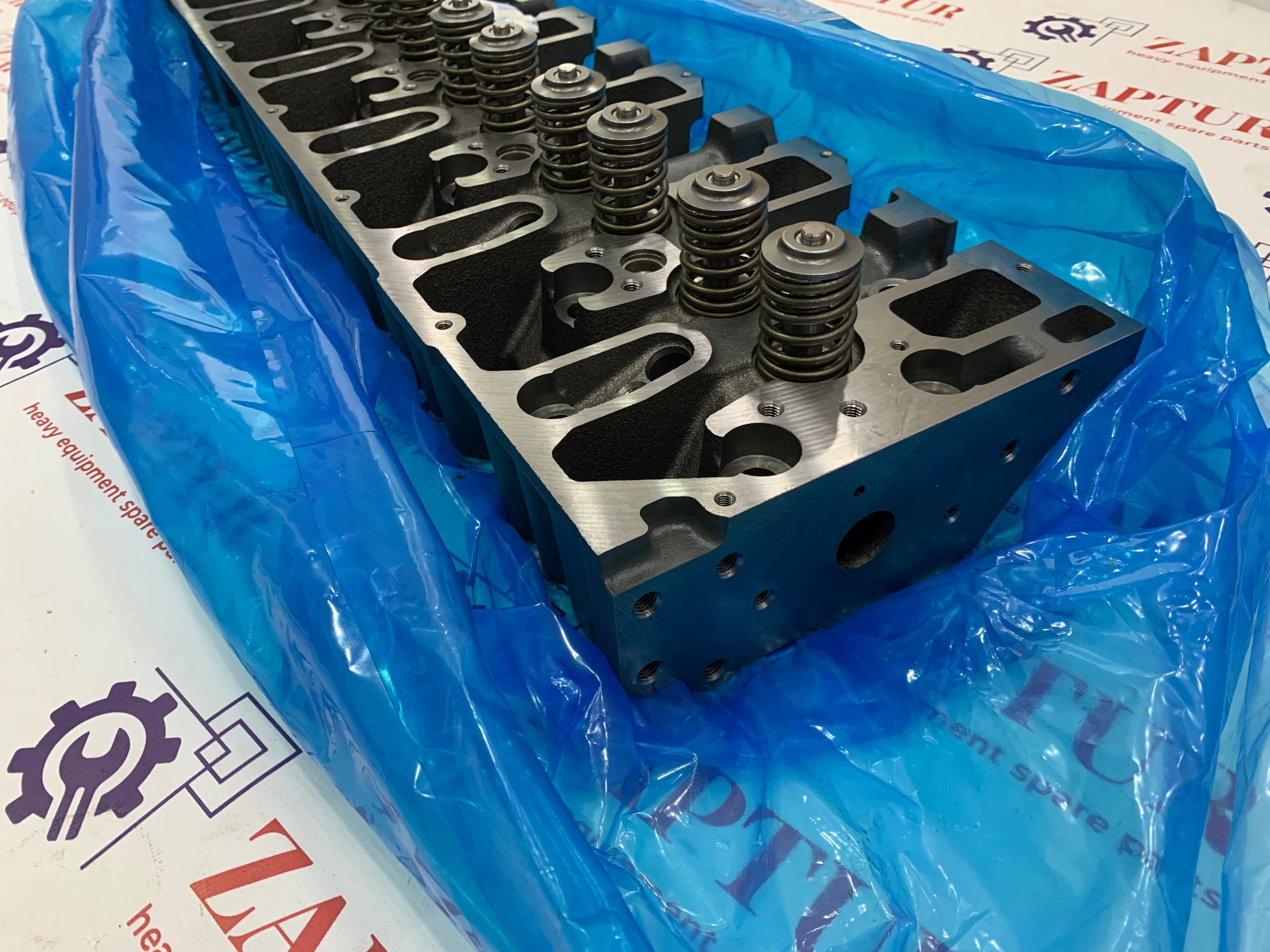 DEUTZ 04258234 CYLINDER HEAD
