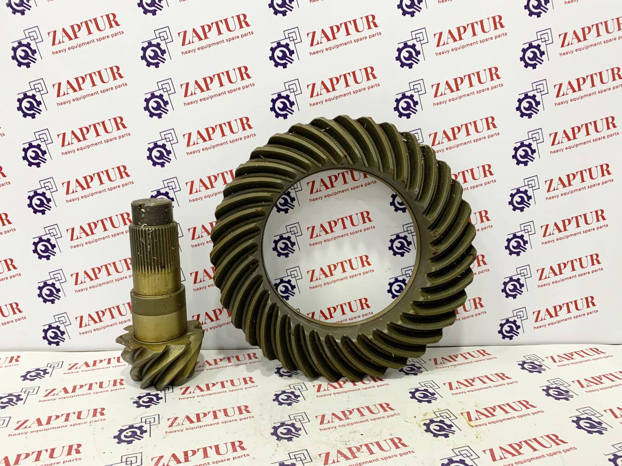 This bevel gear set is suitable for Doosan machinery