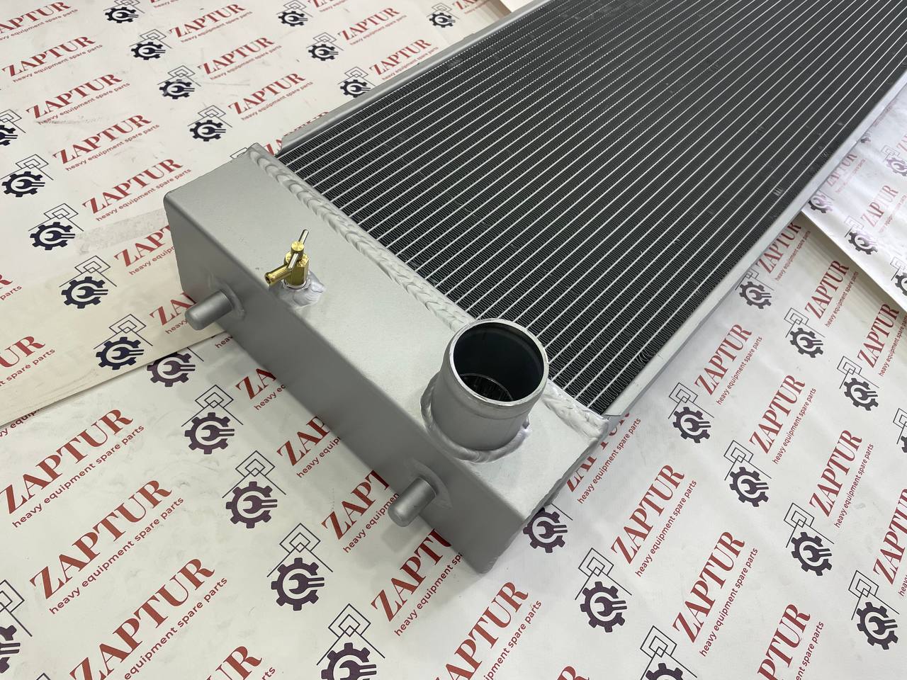 HITACHI XB00001607 RADIATOR CORE [ZAPTUR]