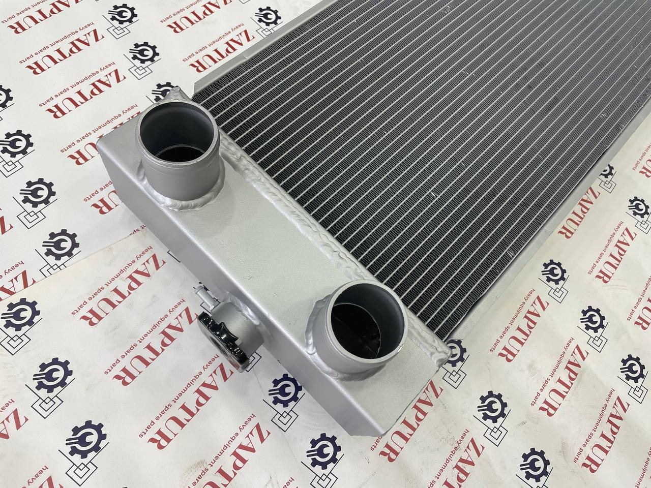 HITACHI XB00001607 RADIATOR CORE [ZAPTUR]