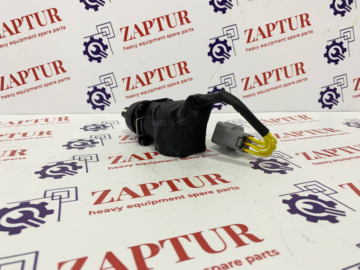This three-position selector switch is suitable for Jcb machinery.