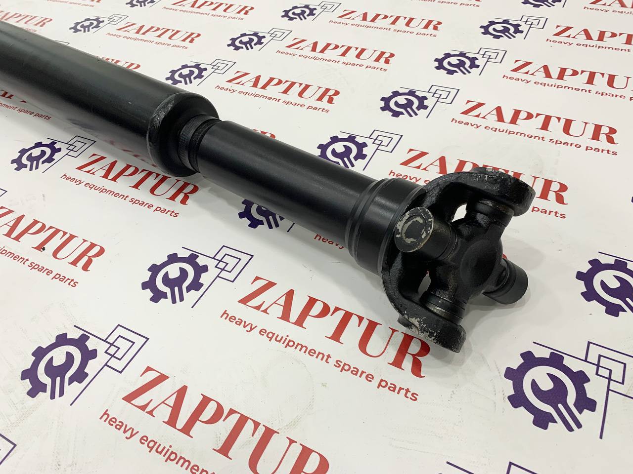 This intermediate cardan is suitable for Jcb machinery