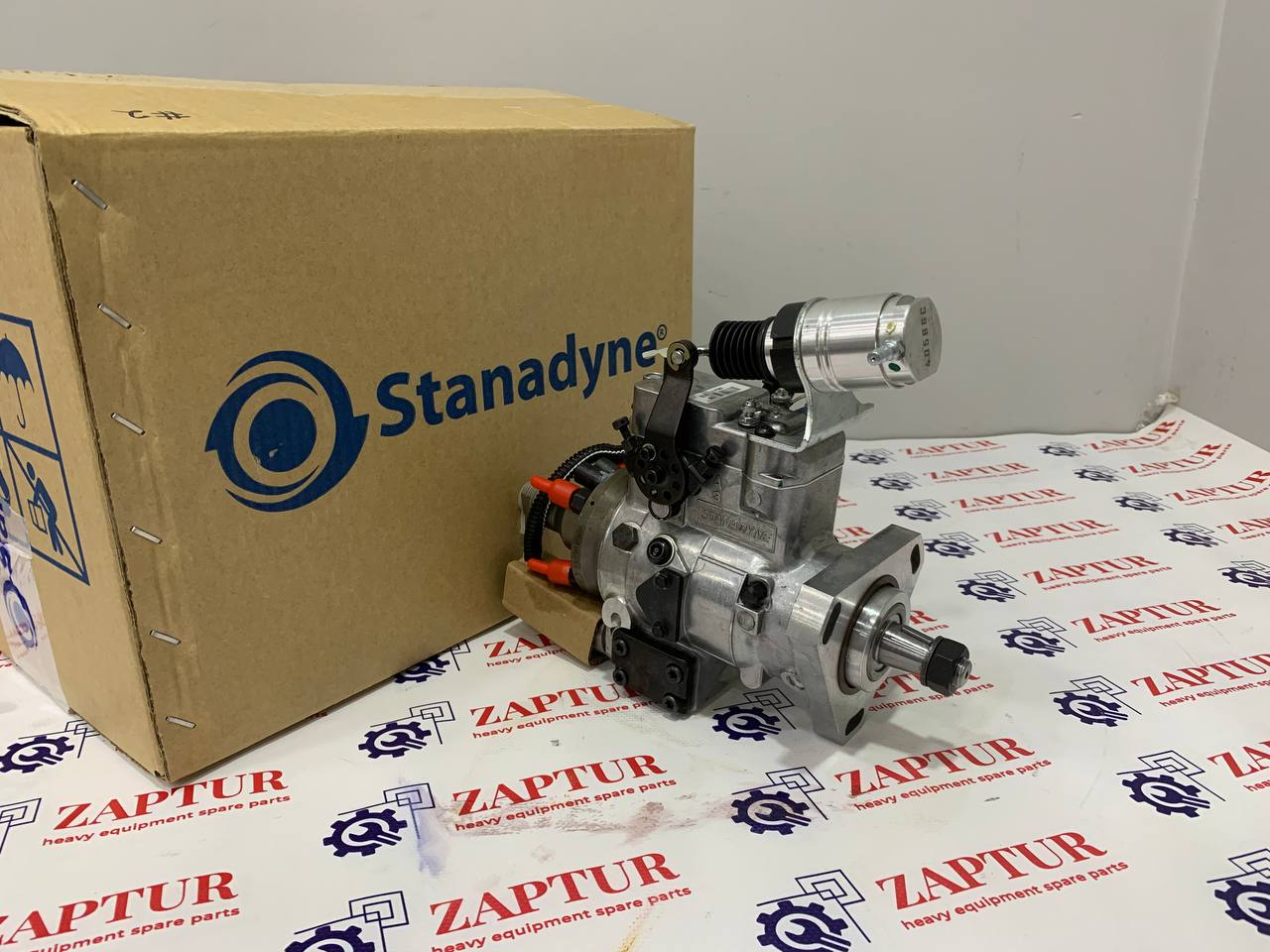 JOHN DEERE DZ119928, RE555151 FUEL PUMP [ZAPTUR]