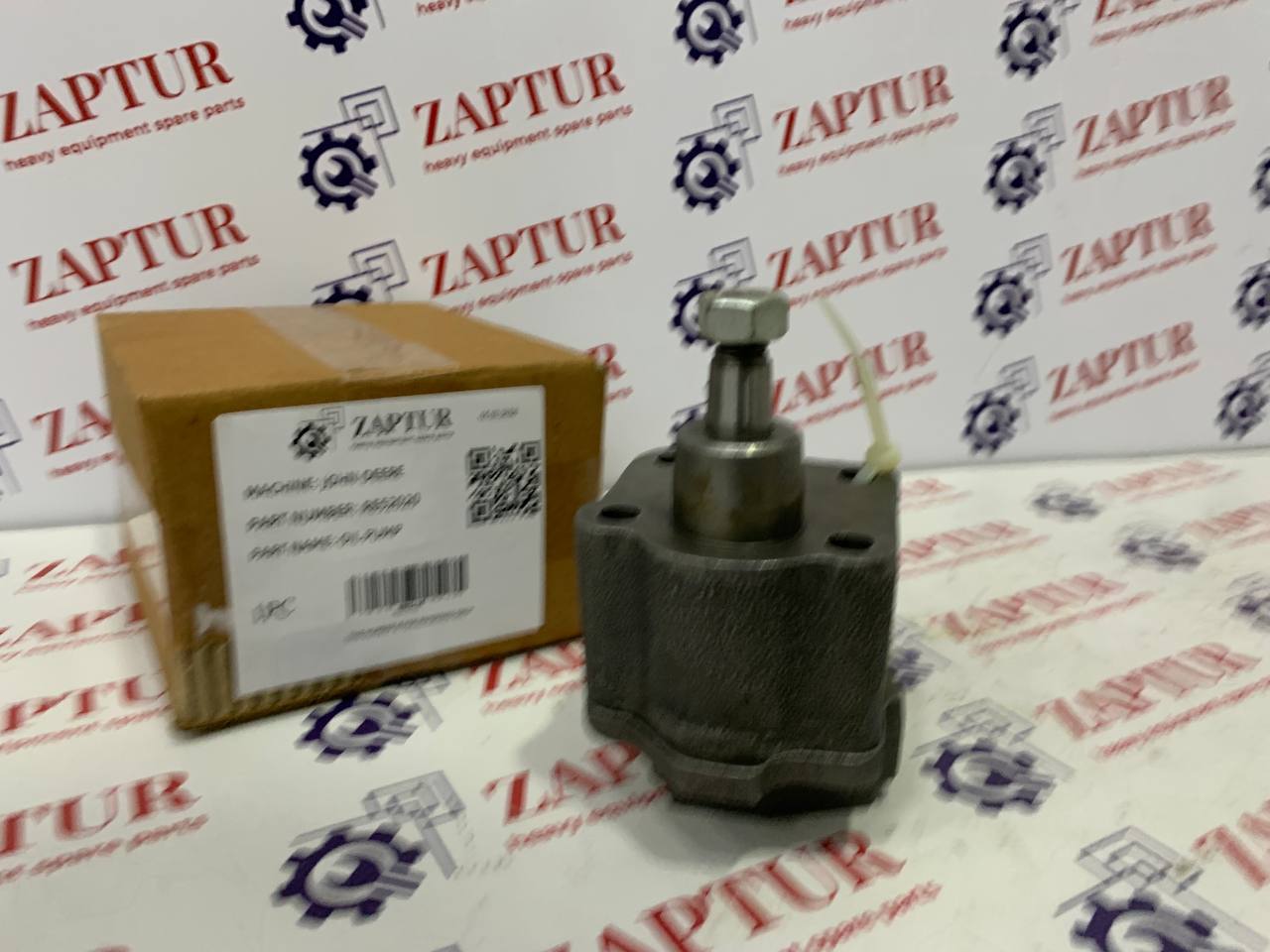 JOHN DEERE RE52020 OIL PUMP