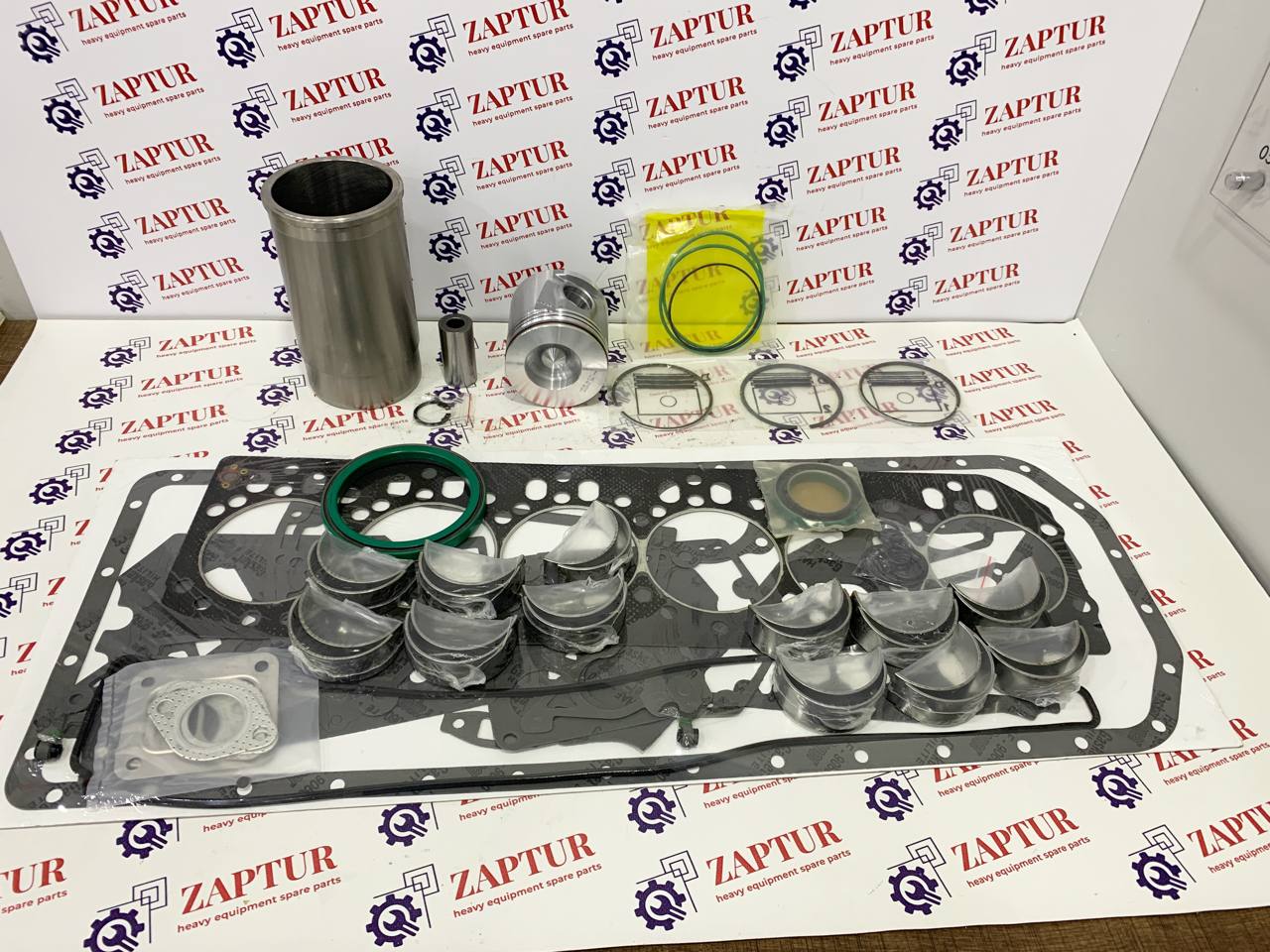 This engine overhaul kit is suitable for John Deere tractors