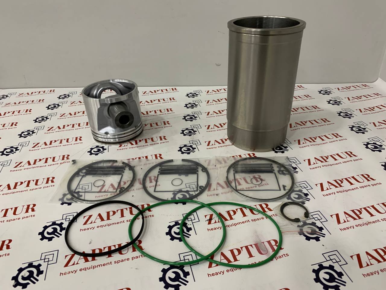 JOHN DEERE RE536156 CYLINDER LINER KIT [ZAPTUR]