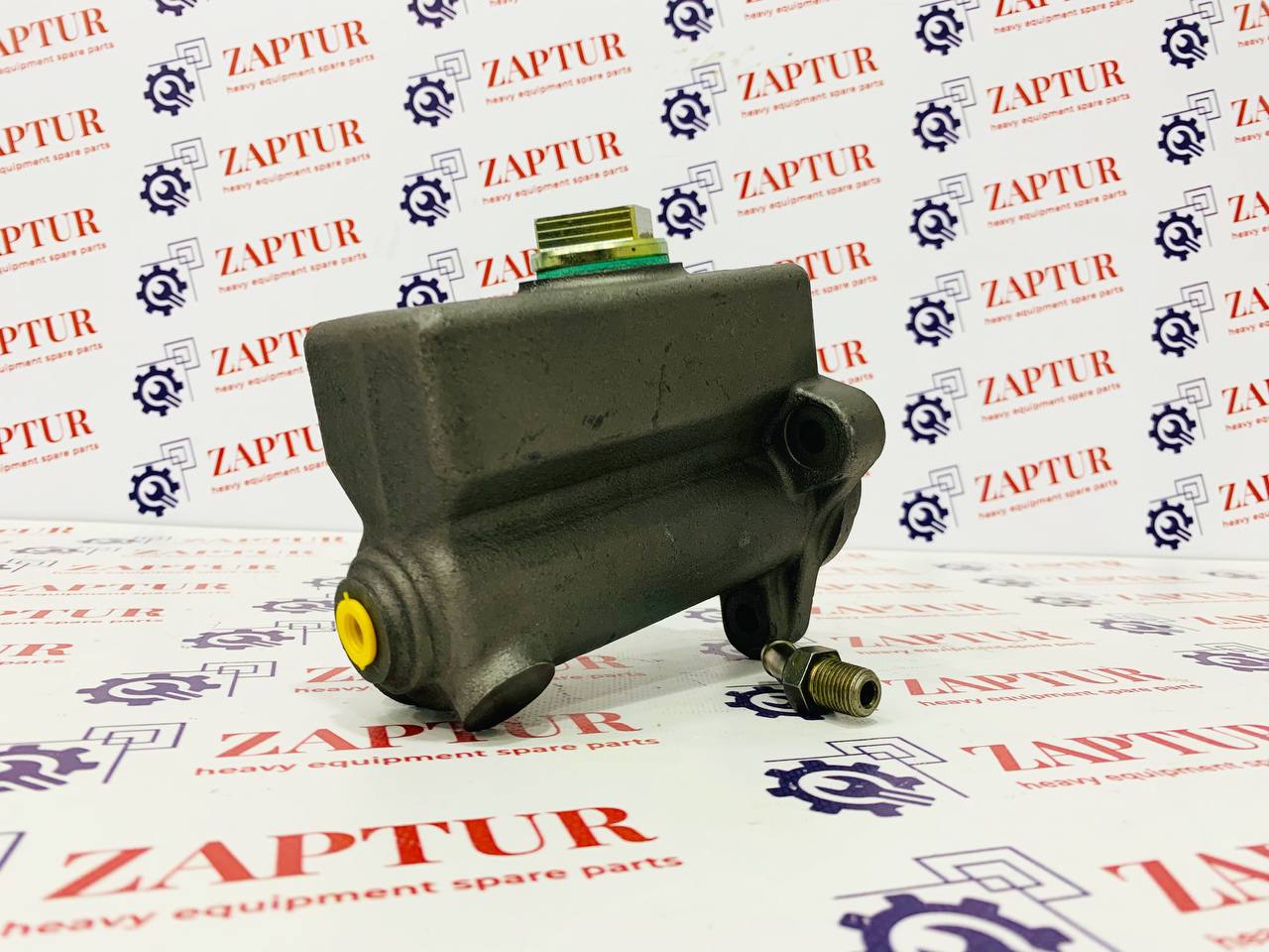 This master cylinder is suitable for Komatsu machinery