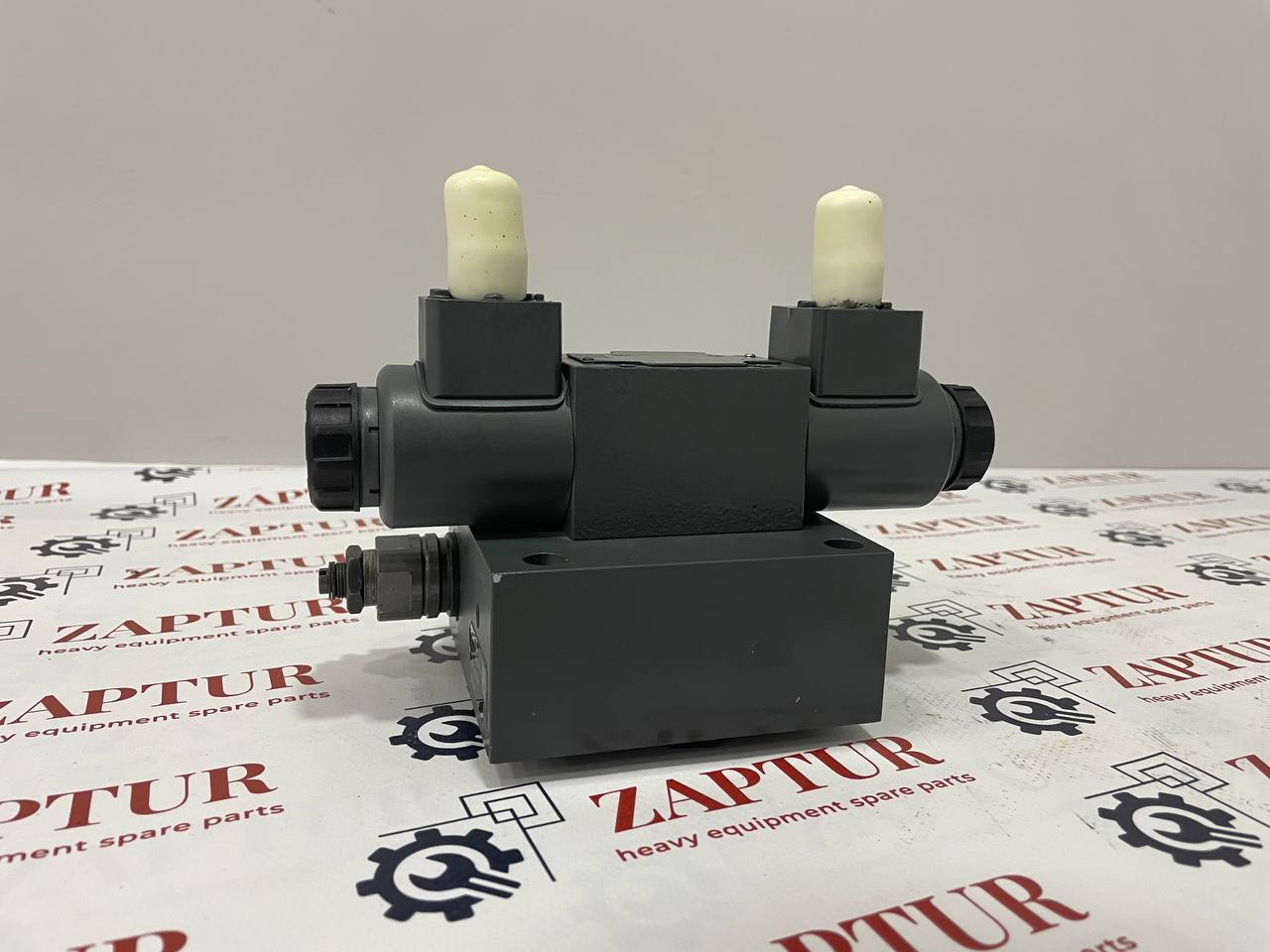 LIEBHERR 10441583 DIRECTIONAL CONTROL VALVE [ZAPTUR]