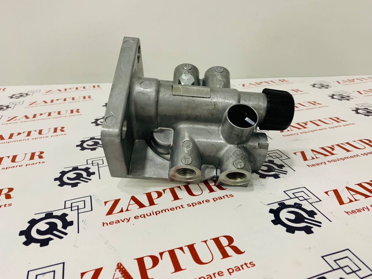 VOLVO 11110708 FILTER RETAINER