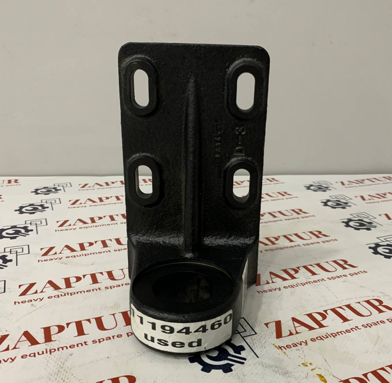 VOLVO 11194460 BRACKET [ZAPTUR]