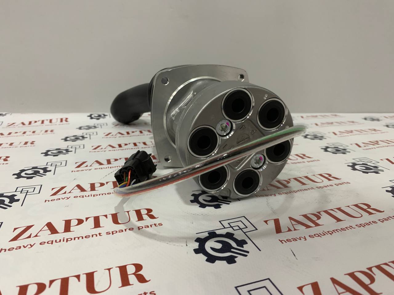 VOLVO 14693867, 14625425 REMOTE CONTROL VALVE [ZAPTUR]