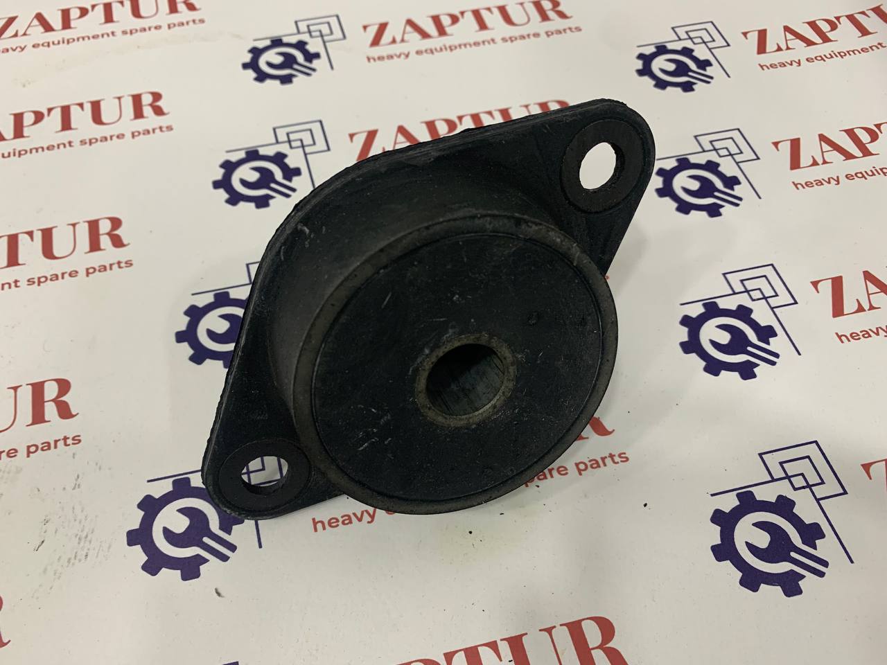 JOHN DEERE RE186357 ISOLATOR [ZAPTUR]