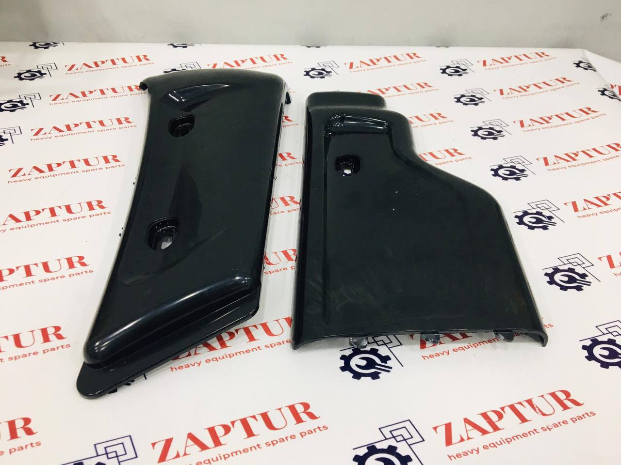 JCB 333/P6526 RH PIPE COVER [ZAPTUR]