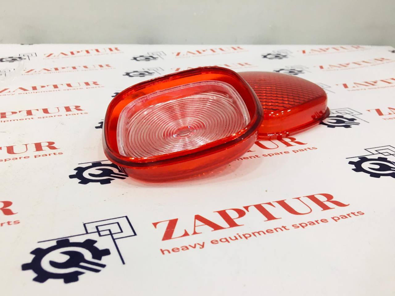 JCB 700/50072 REAR STOP LIGHT GLASS [ZAPTUR]